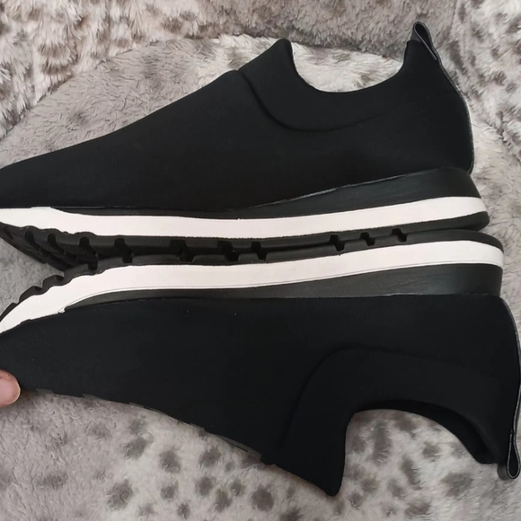 DKNY Black Slip-On Sneakers Like New - Picture 5 of 10